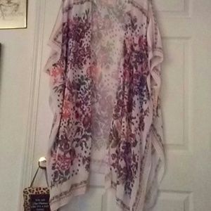 Beautiful silk white/ flower print kimono